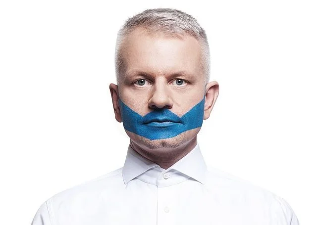 Radek Tadajewski wg dziennikarzy ujawniających kulisy "układu wrocławskiego" ma być jednym ze znajomych Adama Hofmana i Roberta Pietryszyna. Układ wrocławski: Radek Tadajewski, znajomy Adama Hofmana i Roberta Pietryszyna.