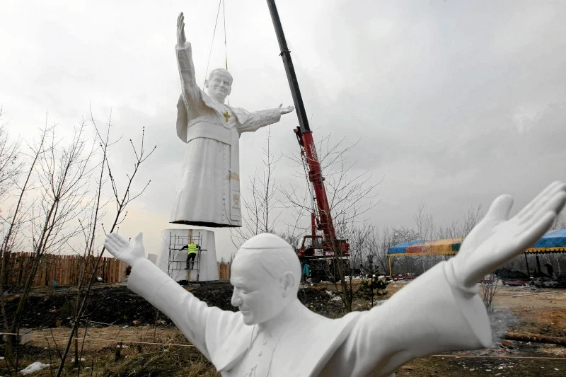 Figura Jana Pawła II w Częstochowie.
