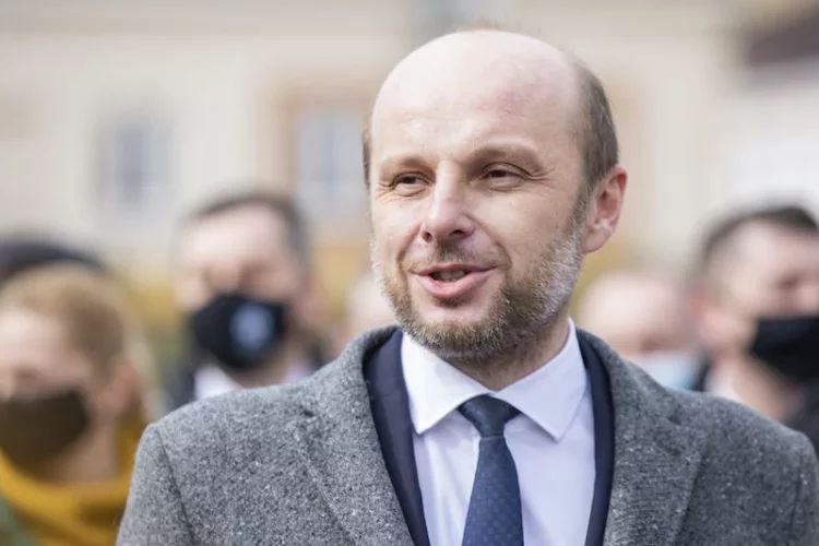 Przedterminowe wybory na prezydenta Rzeszowa odbędą się 13 czerwca. Na zdjęciu kandydat opozycji Konrad Fijołek.