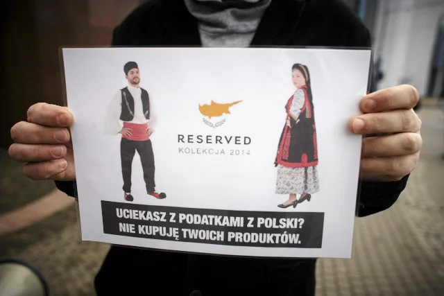 Protest przeciwko firmie LPP, która unika płacenia wszystkich podatków w Polsce.