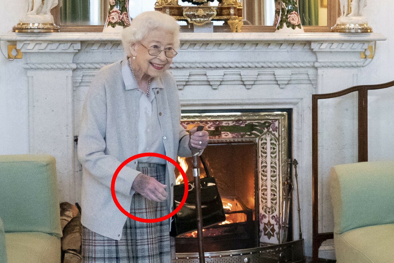 Na ostatnim oficjalnym zdjęciu królowej Elżbiety II uwagę zwróciły jej dłonie. Na ostatnim oficjalnym zdjęciu królowej Elżbiety II uwagę zwróciły jej dłonie.