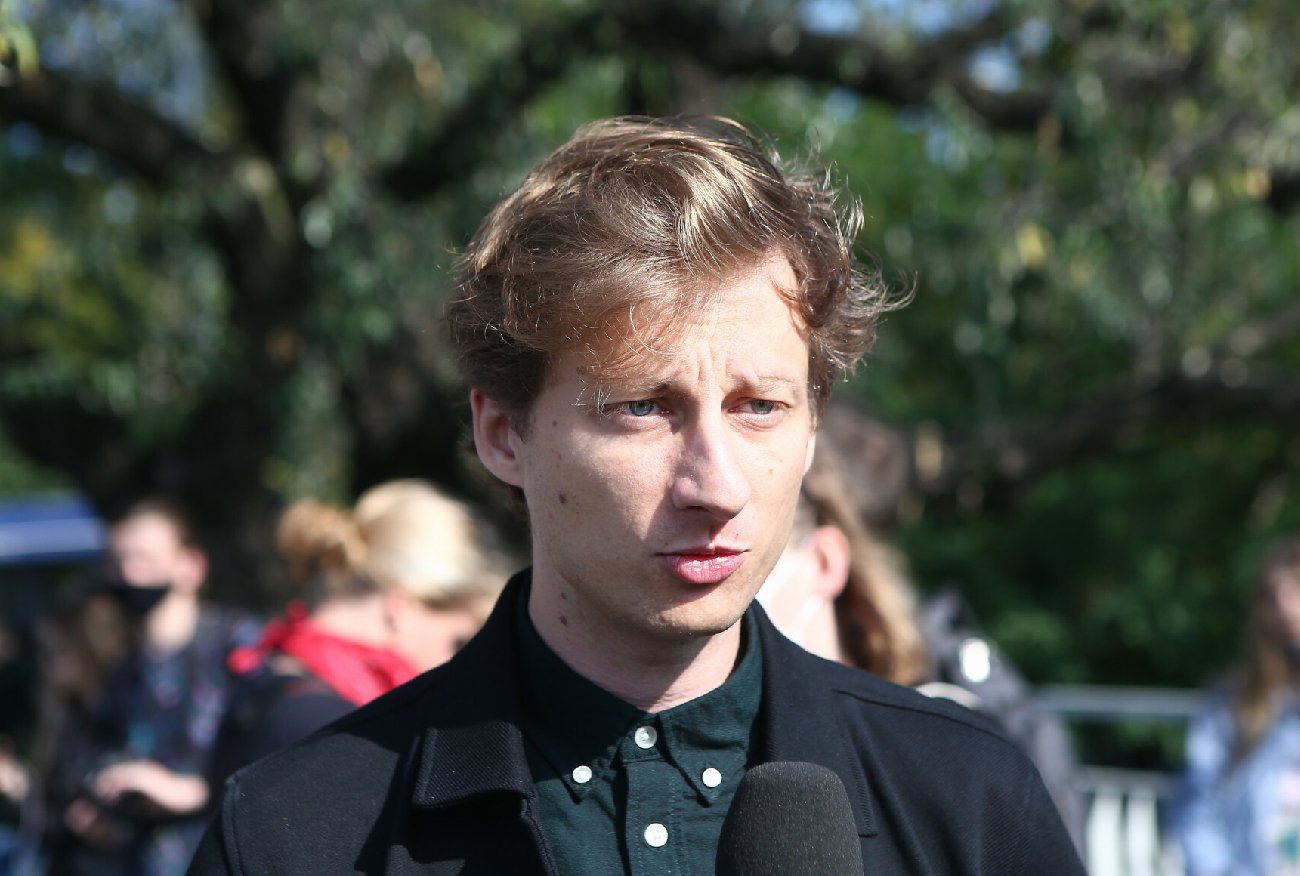 Poseł Sterczewski powiedział, co dalej. Złoży immunitet i poniesie karę.