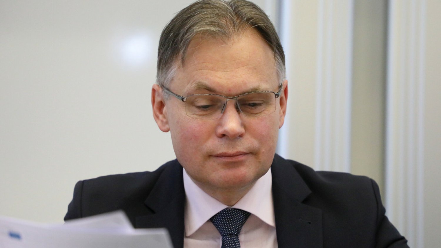 Arkadiusz Mularczyk pokazał mapę, która ma wytłumaczyć, dlaczego Polsce należą się reparacje wojenne od Niemiec.