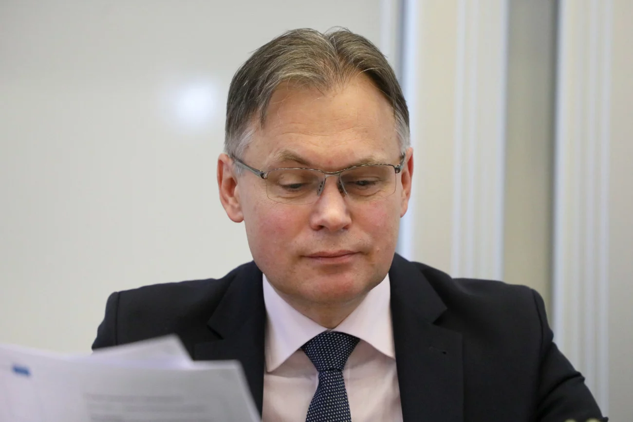 Arkadiusz Mularczyk pokazał mapę, która ma wytłumaczyć, dlaczego Polsce należą się reparacje wojenne od Niemiec.