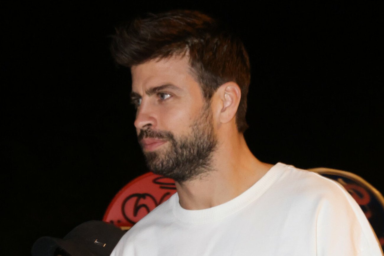 Gerard Pique już nie kryje się z nowym związkiem.