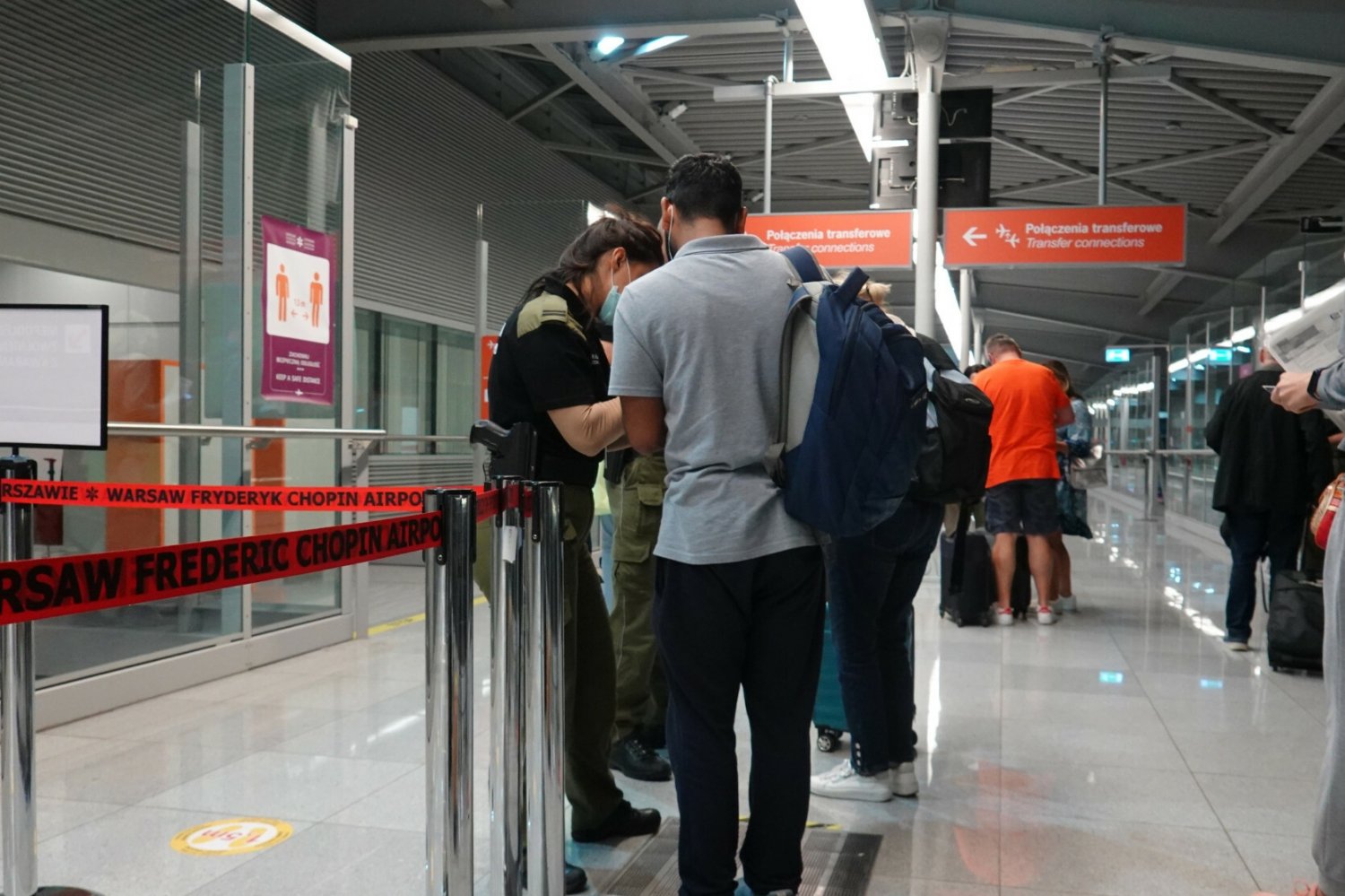 Polacy nie polecieli na wakacje. Wszystko przez ich "żart".