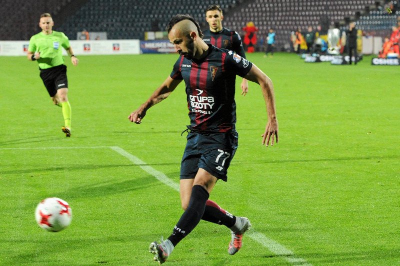 Piłkarze Pogoni Szczecin podczas sobotniego meczu z Termalicą Bruk-Bet Nieciecza, który skończył się porażką 2:3 i próbą "wymierzenia sprawiedliwości" przez własnych "fanów".