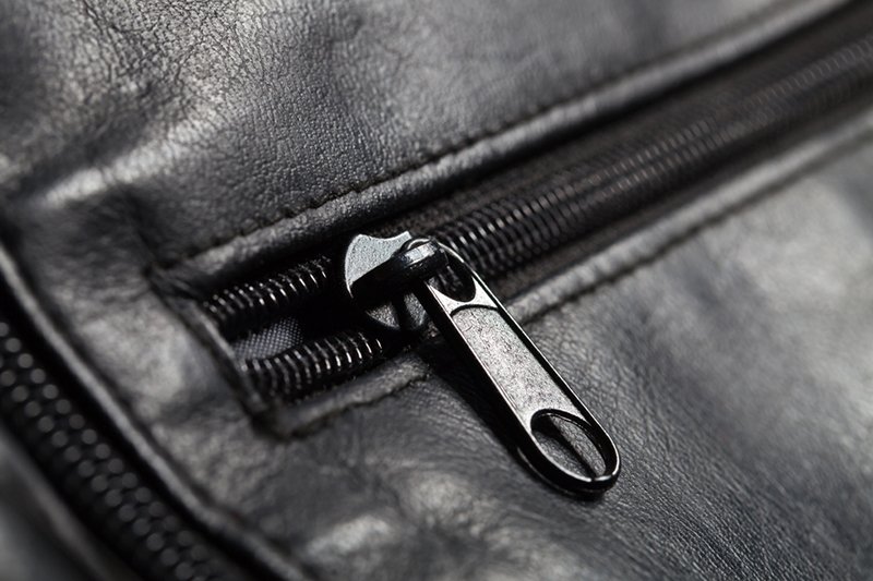 Jak zareagowałbyś na czarną torbę porzuconą w metrze?