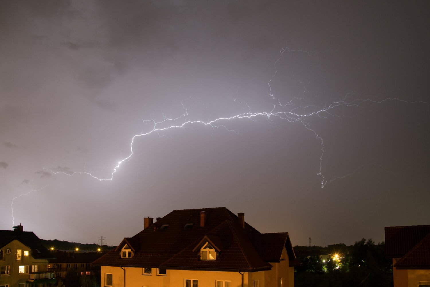 Prognoza pogody. Do Polski nadciągają upały. IMGW ostrzega przed burzami.