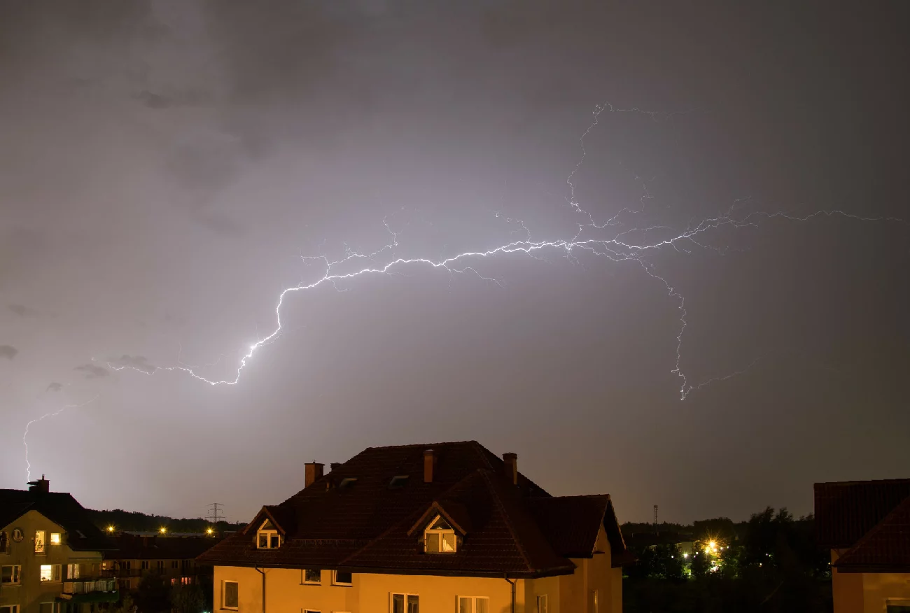 Prognoza pogody. Do Polski nadciągają upały. IMGW ostrzega przed burzami.