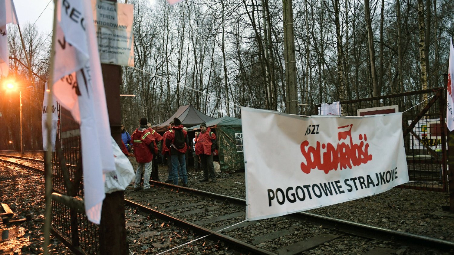 Górnicy rozpoczęli blokadę wysyłki węgla do elektrowni.