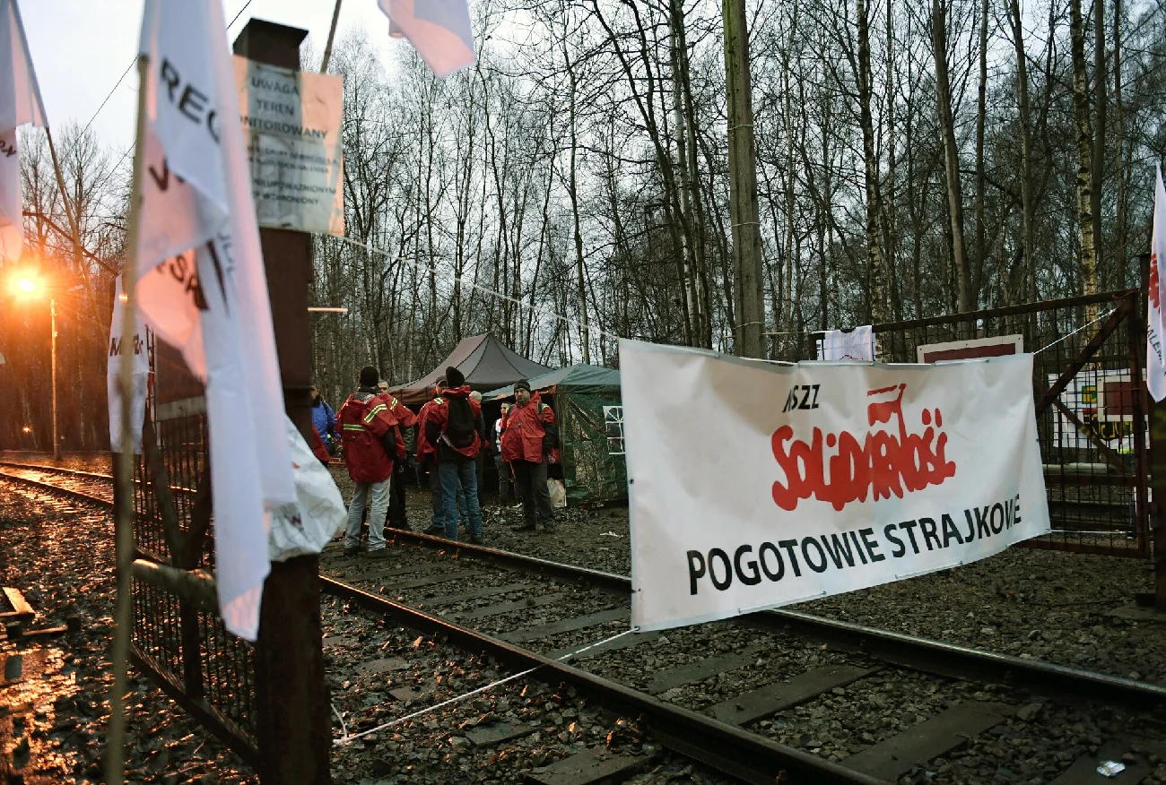 Górnicy rozpoczęli blokadę wysyłki węgla do elektrowni.