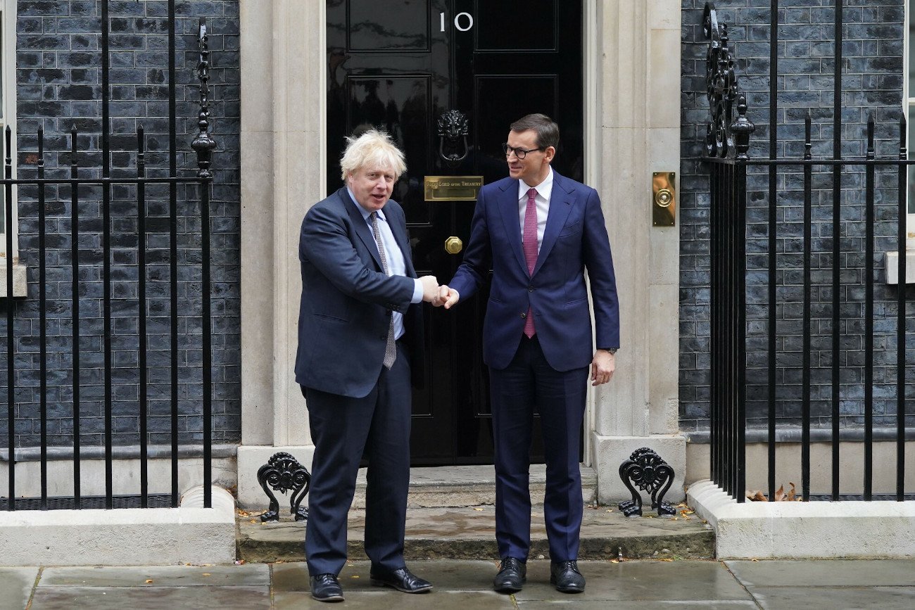 Premier Mateusz Morawiecki z wizytą w Londynie. W ciągu 6 dni odwiedził 11 krajów.