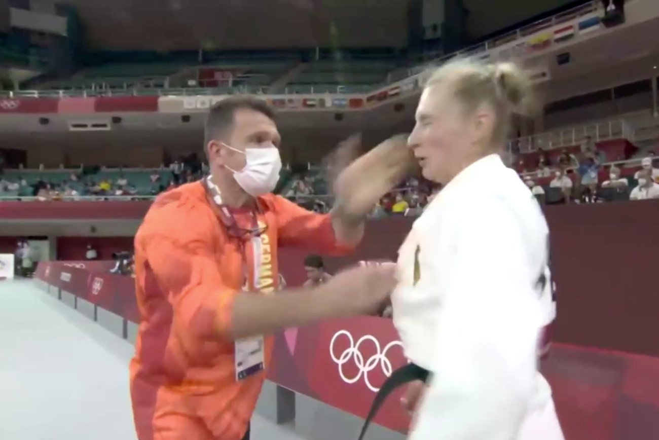 Trener bije Martynę Trajdos. To niemiecka judoczka polskiego pochodzenia.