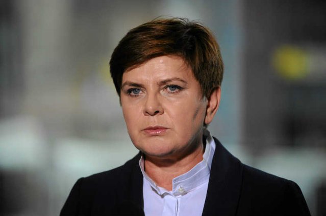 Beata Szydło sprostowała niefortunny twitt i złożyła kondolencje dla Paryża.
