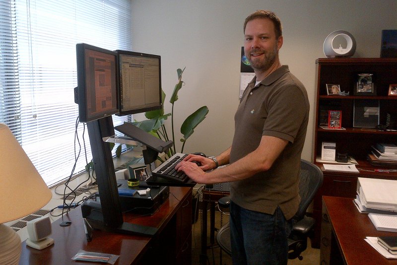 Praca na stojąco niekoniecznie oznacza większą wydajność