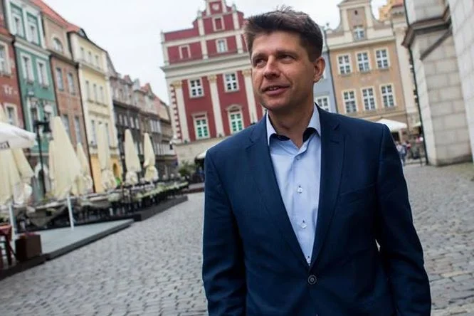 Ryszard Petru krytykuję Beatę Szydło za nieodpowiedzialne wypowiedzi w sprawie kryzysu greckiego.