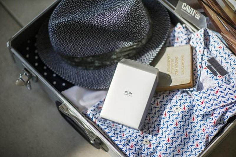 Atutem przenośnej drukarki Fujifilm jest błyskawiczny wydruk zdjęć wykonanych za pomocą smartfona