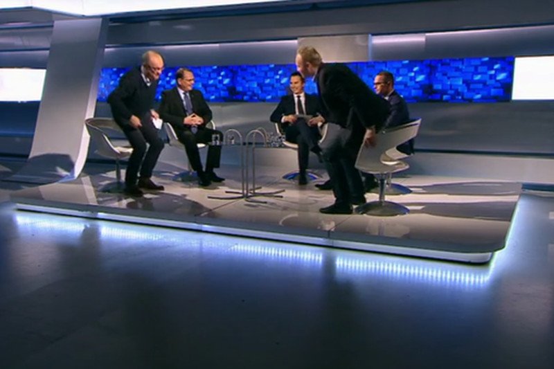 Marcin Mastalerek z PiS nie mógł wysiedzieć obok Michała Szczerby z PO, więc zamienił się miejscami z Włodzimierzem Czarzastym z PO.