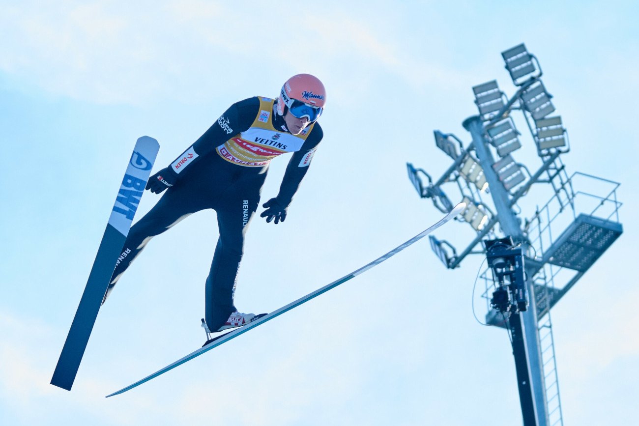 Dawid Kubacki zajmuje trzecie miejsce po pierwszej serii noworocznego konkursu Turnieju Czterech Skoczni.