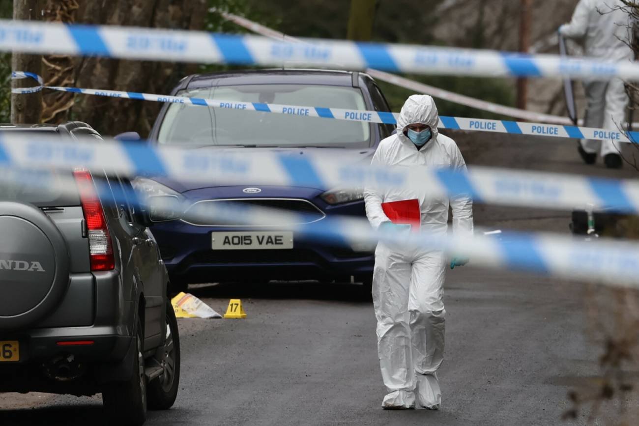 Urfan Sharif uciekł do Pakistanu wraz ze swoją nową partnerką Beelish.