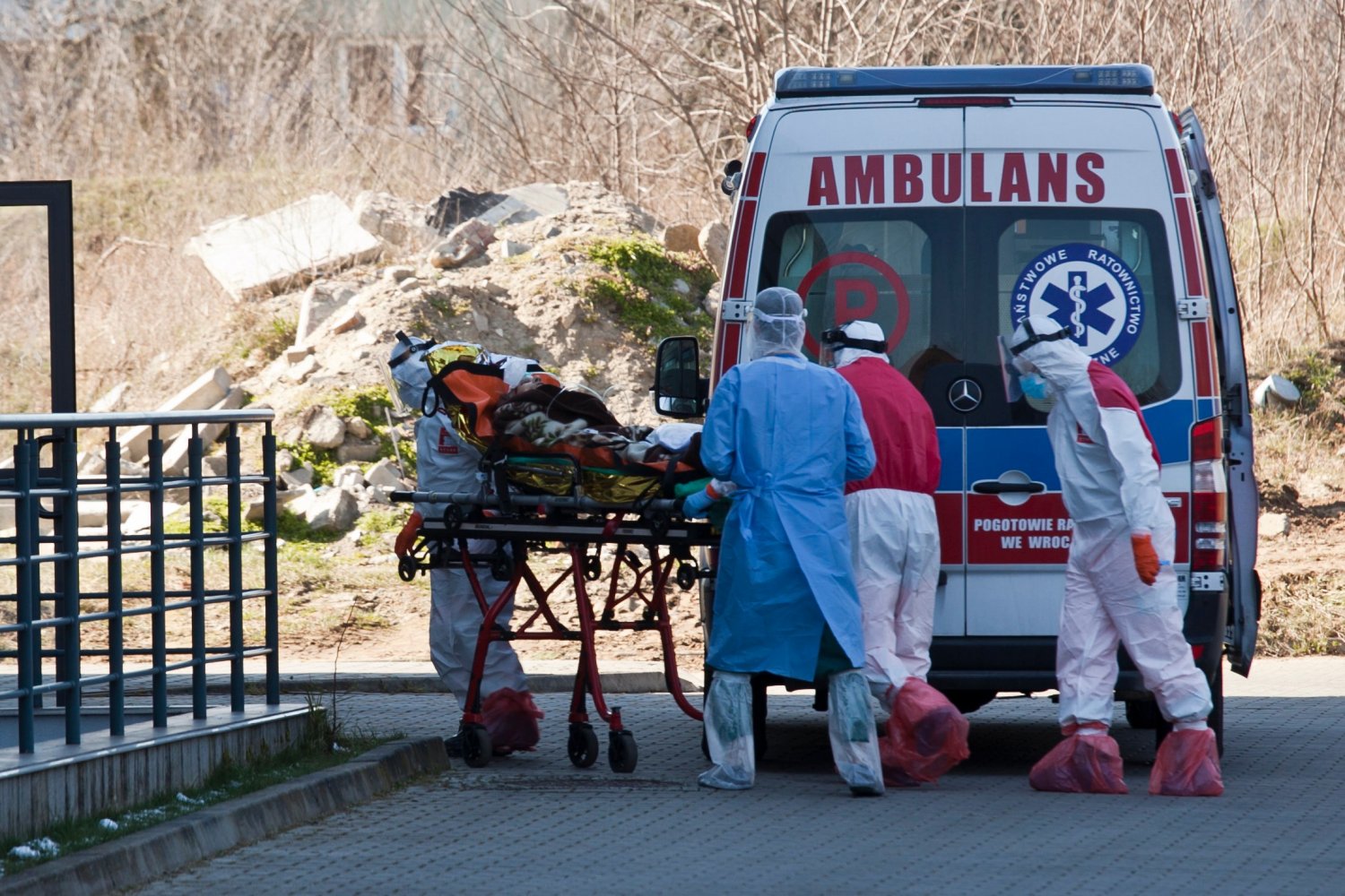 Mamy 203 nowe zakażenia koronawirusem. Takie informacje podało MZ 3 kwietnia o godz. 10. Łącznie liczba zakażonych koronawirusem przekroczyła w Polsce 3 tys. osób. To stan na 3 kwietnia godz. 10.