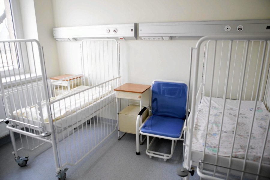 Jak podała WSSE w Katowicach, 4-miesięczny chłopczyk zmarł w szpitalu przez koronawirusa.