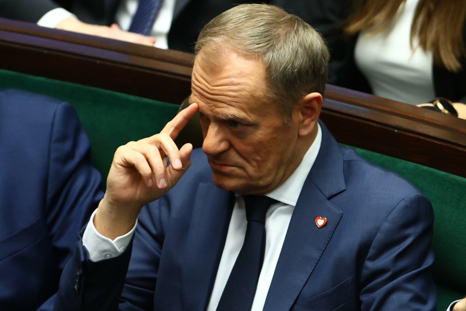 Duży spadek poparcia dla KO w nowym sondażu. Ekspert komentuje.