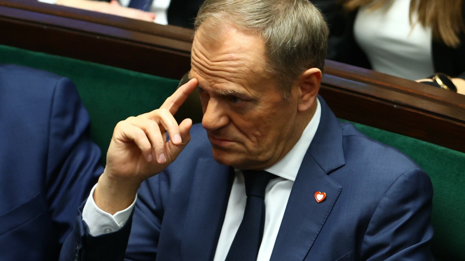Duży spadek poparcia dla KO w nowym sondażu. Ekspert komentuje.