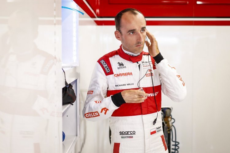 Kubica jeździł nowym bolidem podczas dnia filmowego. F1: Kubica nie weźmie udziału w testach w Bahrajnie.