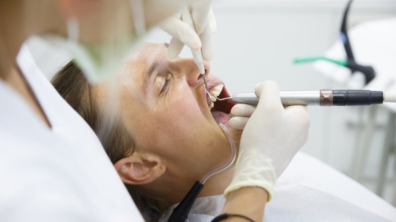 Gabinety stomatologiczne i nie tylko wstrzymują przyjęcia pacjentów. Chodzi o zagrożenie ze strony koronawirusa i brak środków do dezynfekcji.