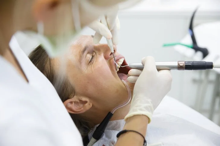 Gabinety stomatologiczne i nie tylko wstrzymują przyjęcia pacjentów. Chodzi o zagrożenie ze strony koronawirusa i brak środków do dezynfekcji.