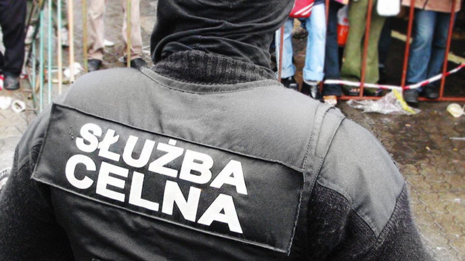 Służba Celna ściga tysiące osób korzystających z zakładów bukmacherskich online.
