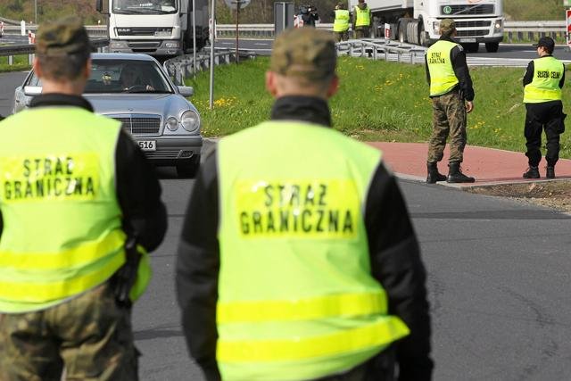 Strażnik graniczny Tomasz D. nie nawoływał do nienawiści na tle rasowym. Tak uznał sąd. Na zdjęciu: Wspólne ćwiczenia straży granicznej, policji i służby celnej w Szczecinie