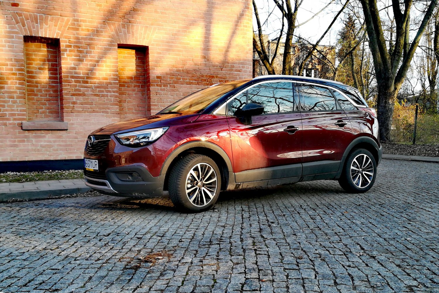 Opel Crossland X to zwinne miejskie auto z pojemnym bagażnikiem.