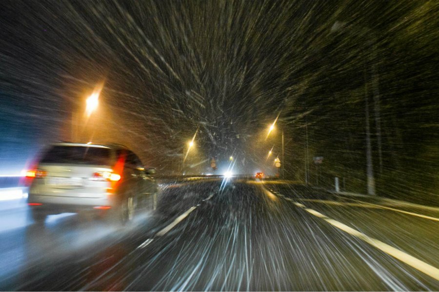 Huraganowy wiatr spodziewany są w wielu regionach Polski, prognozują synoptycy.