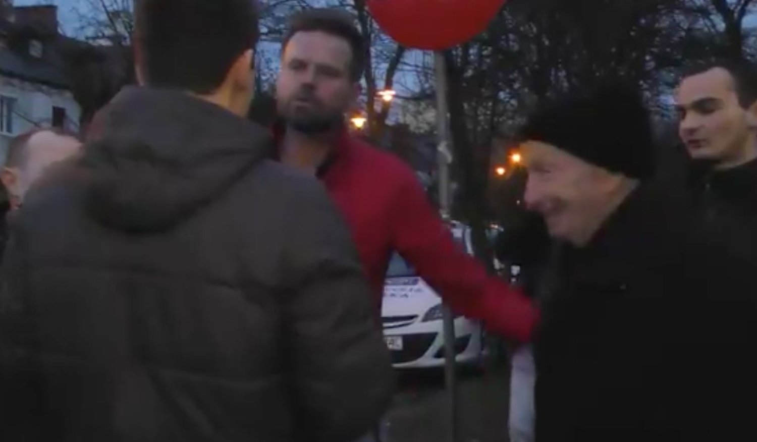 Rafał Betlejewski i Andrzej Hadacz pojawili się pod ambasadą Izraela