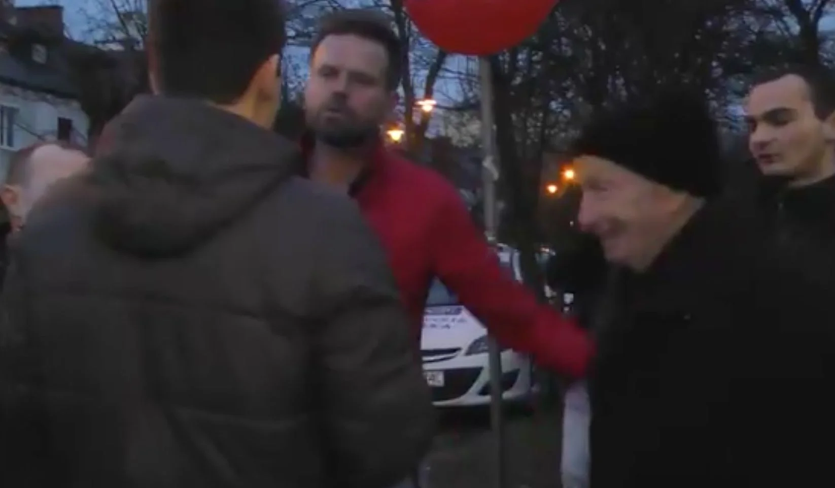 Rafał Betlejewski i Andrzej Hadacz pojawili się pod ambasadą Izraela