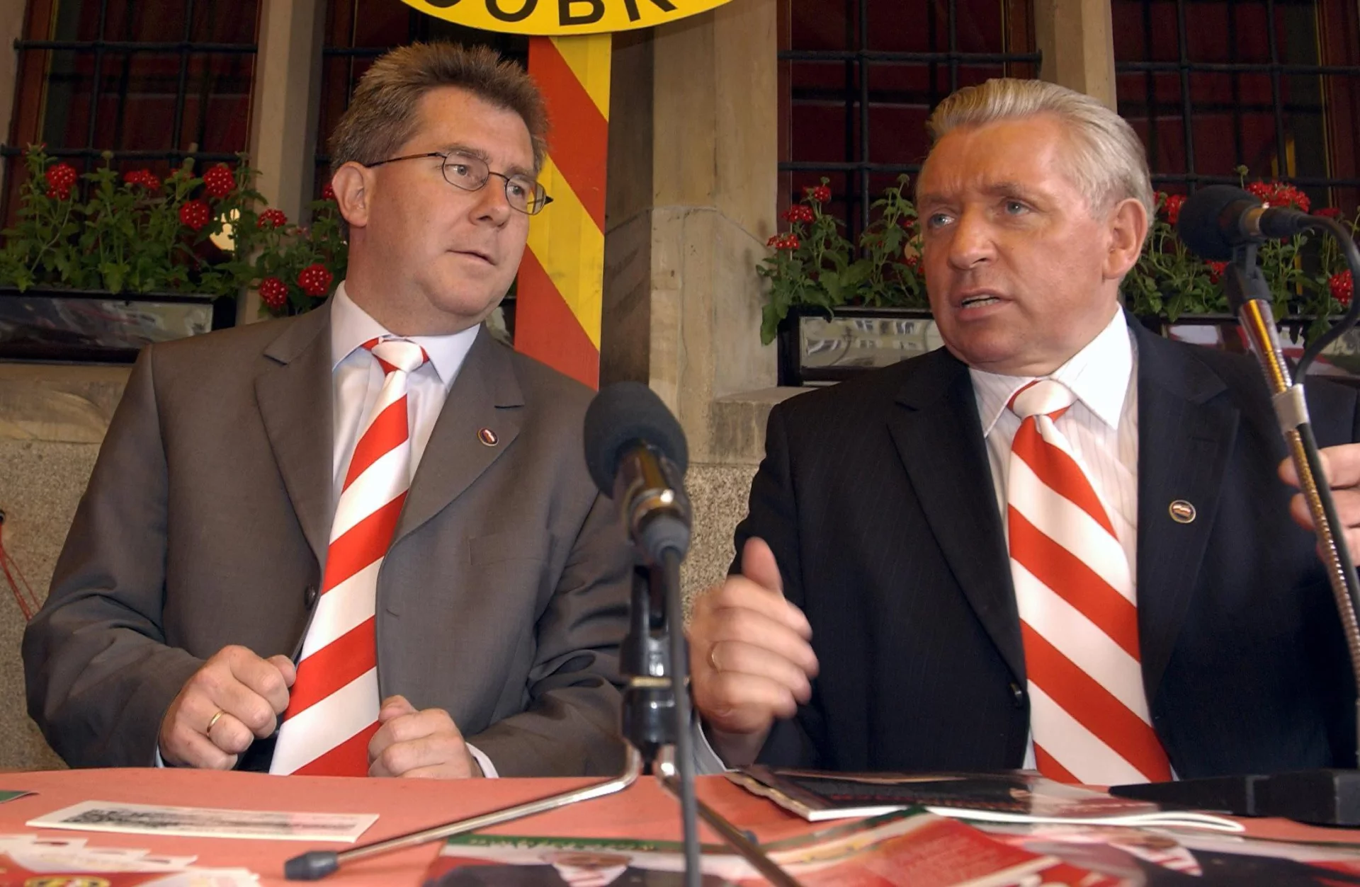 2004 r.; Ryszard Czarnecki i Andrzej Lepper na konferencji Samoobrony.