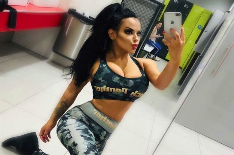 Esmeralda Godlewska zrobiła sobie tatuaż z łacińską sentencją. Szkoda, że z błędem.