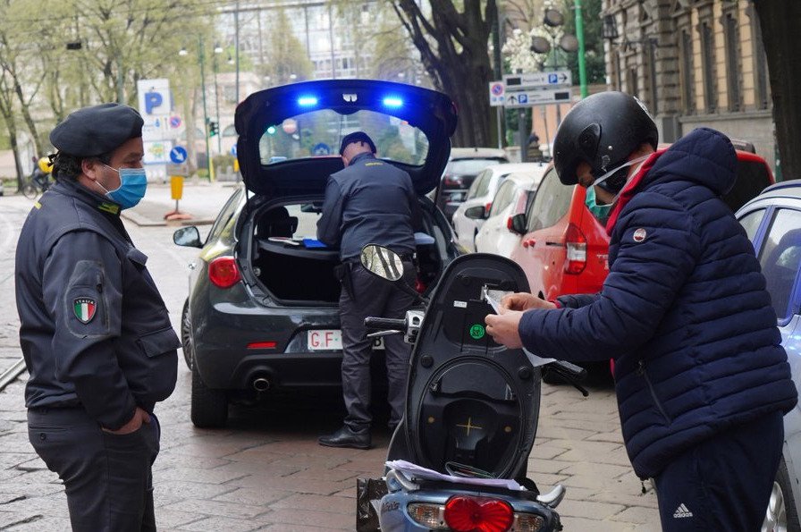Tysiące Włochów dostało już mandaty za łamanie zakazów