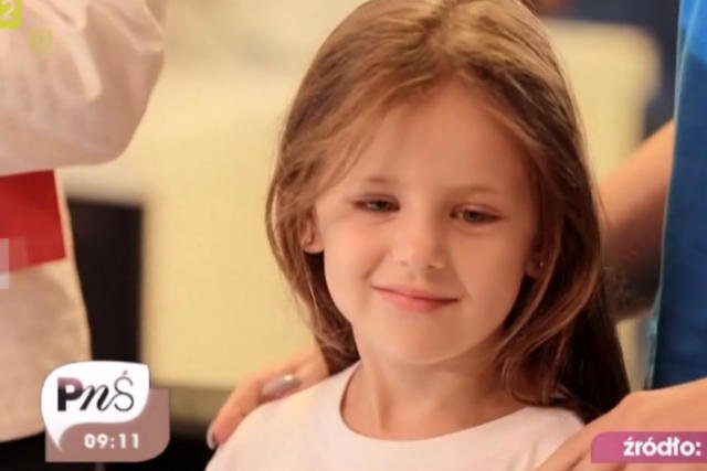 Amelia Hulboj ścięła włosy i oddała je chorym dzieciom