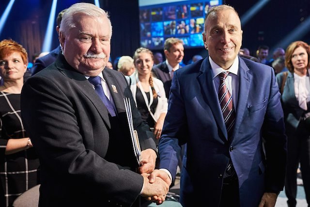 Grzegorz Schetyna i Lech Wałęsa.