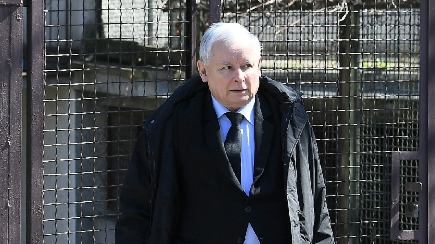 Kaczyński powiesi baner na swoim ogrodzeniu przy domu. Wiadomo już jaki.