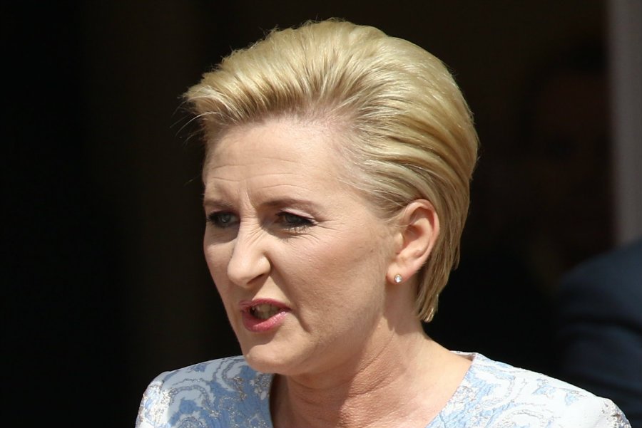 Agata Duda na lotnisku w Rydze zaprezentowała koszulkę z gigantycznym orłem.