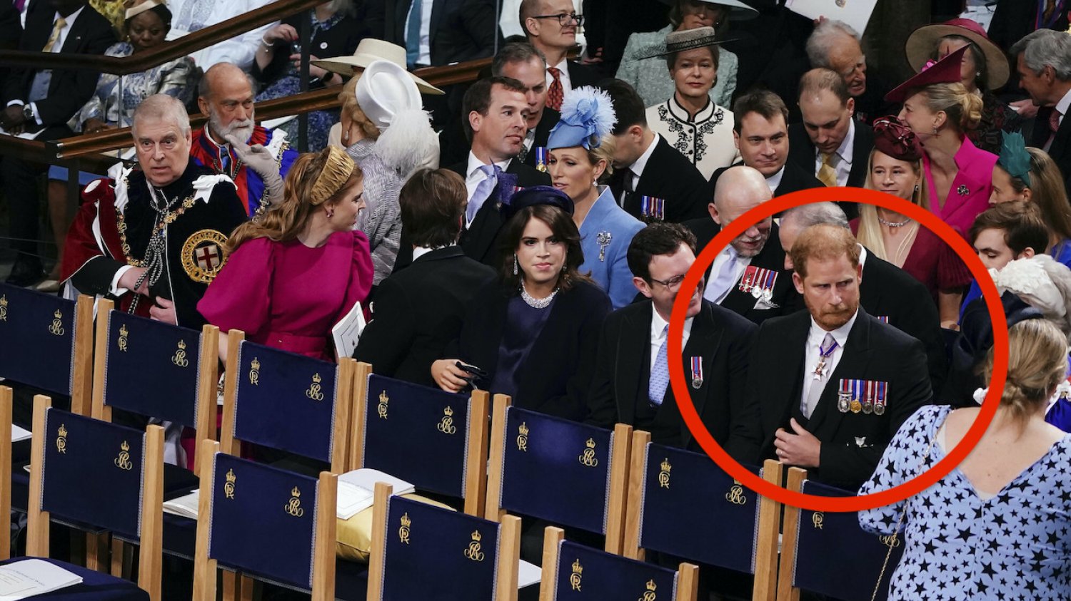 Książę Harry nie siedział w pierwszym rzędzie podczas koronacji Karola III.