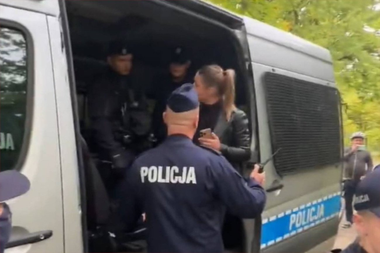 Posłankę Kingę Gajewską siłą wciągnięto do radiowozu
