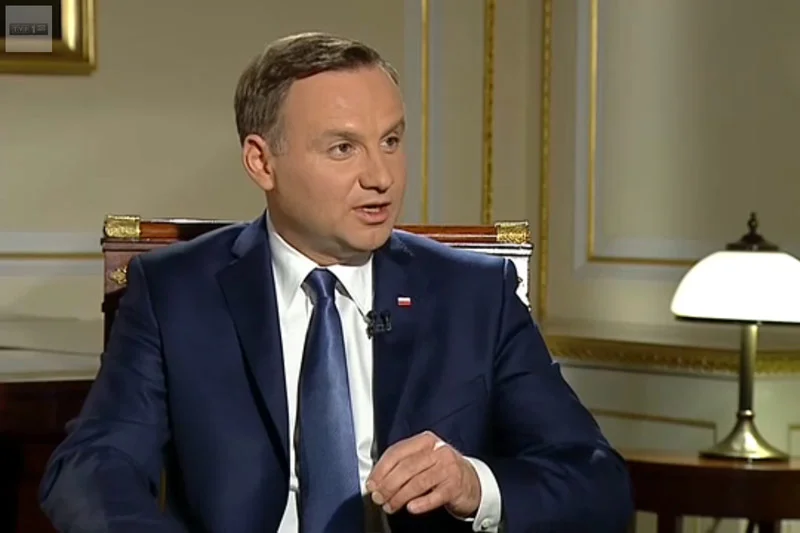 Prezydent Andrzej Duda sugeruje, iż nigdy nie wykładał w Wielkopolsce i nie latał do pracy za pieniądze z budżetu państwa. Stanowczo zaprzecza jednak wykładom w Poznaniu, a nie pobliskim Nowym Tomyślu, o którym pisał "Newsweek".