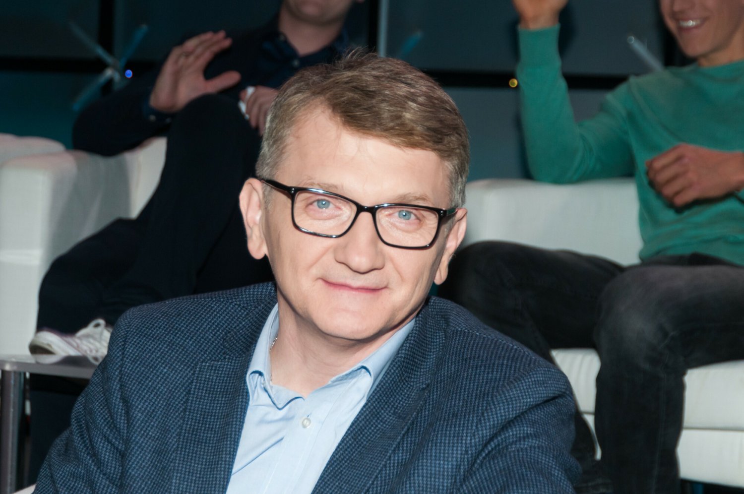 Janusz Tracz to jedna z bardziej charakterystycznych postaci w serialu "Plebania".