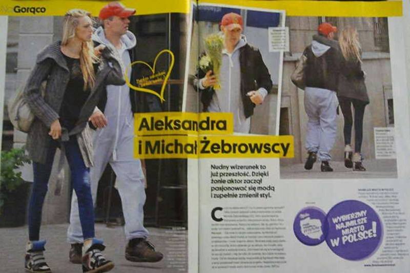 Zdjęcie dwutygodnika "Party". Michał Żebrowski w jednoczęściowym dresie od Agnieszki Maciejak.